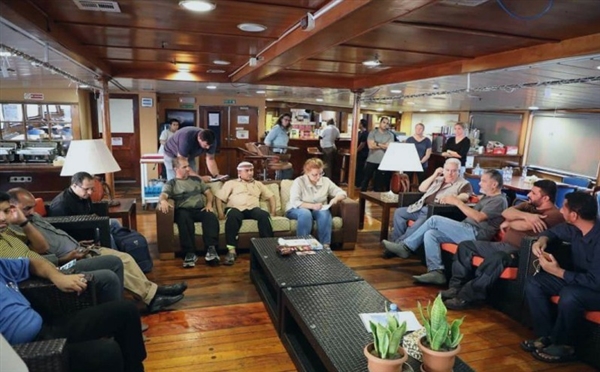 ماذا دار بين الشرعية والحوثيين في اجتماع الأمم المتحدة عرض البحر الأحمر ؟