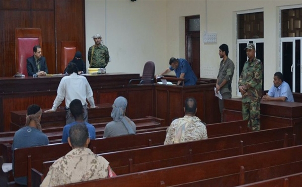 أحكام متفاوتة بحق متهمين بقضايا الإرهاب والمخدرات في عدن