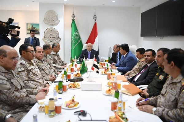 هادي يترأس اجتماعاً هاماً مع قائد القوات المشتركة في التحالف العربي