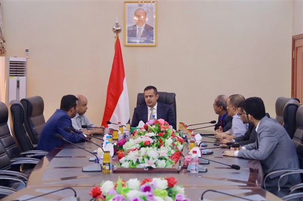 رئيس الوزراء يوجه باتخاذ الإجراءات الضرورية لحماية الطلاب والجالية اليمنية في الصين من كورونا