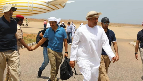 الإمارات تقود تمردا جديدا في سقطرى  ومحافظها يؤكد:لن نقف مكتوفي الأيدي