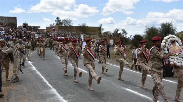 في موكب جنائزي مهيب.. تعز تودع الشهيد العميد عدنان الحمادي
