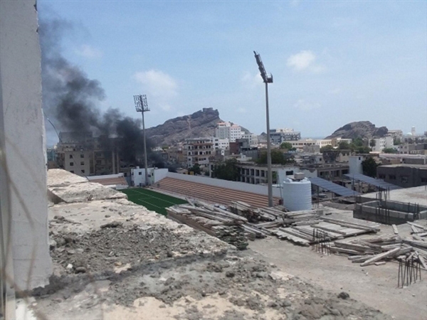 اشتباكات مسلحة بين الجيش ومليشيات الحزام الأمني بمحيط البنك المركزي في عدن