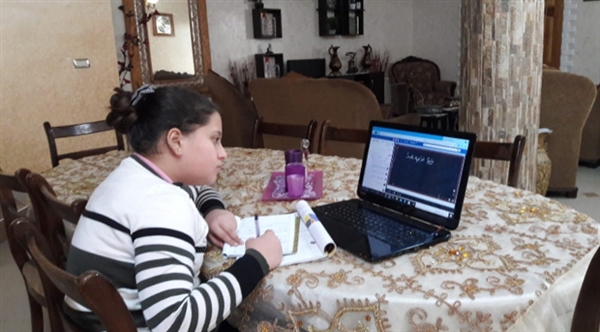 وباء كورونا يجبر الأكاديميين الفلسطينيين على "التعليم الالكتروني"