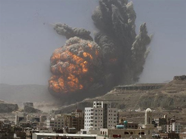 التحالف يدمّر مخزن أسلحة تابع لمليشيات الحوثي في صرواح