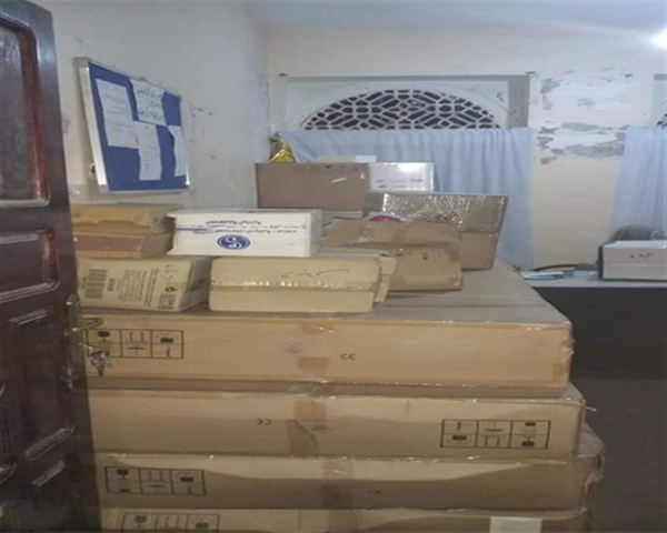 وصول الدفعة الأولى من المعدات الطبية الخاصة بتأثيث مركز العزل الصحي بتعز