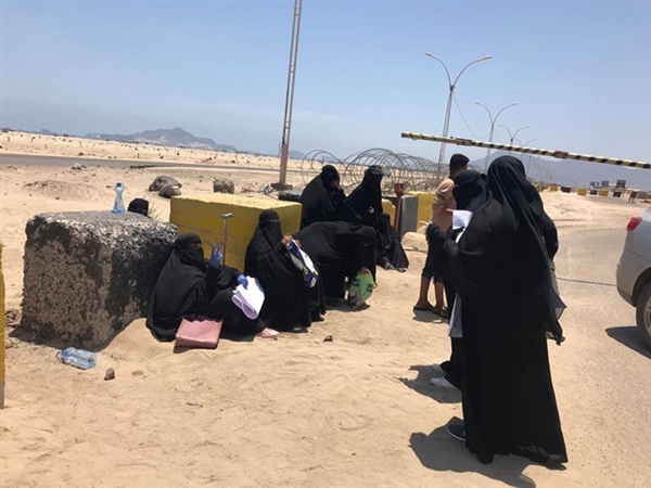 عدن : "أمهات المختطفين" يطالبن بسرعة الإفراج عن أبنائهن خوفاً من كورونا