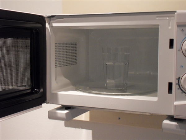 قد تتحول إلى سموم.. أطعمة احذر تسخينها في الميكروويف!