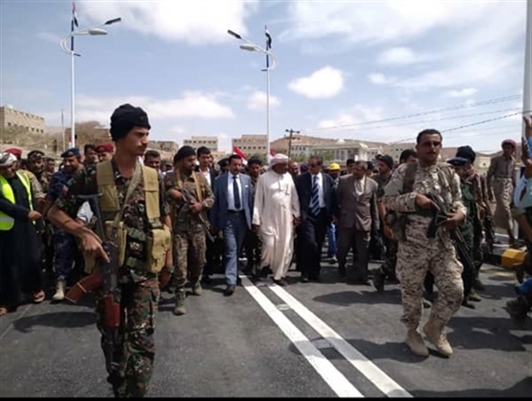 محافظ شبوة يفتتح "جسر السلام " بعد استكمال بناءه بتكلفة بلغت 2 مليون دولار