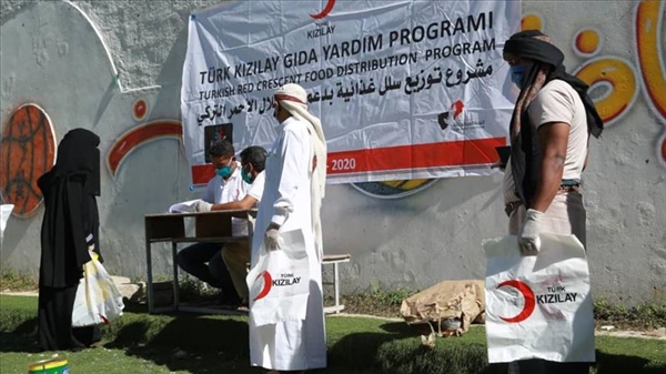 اليمن.. الهلال التركي يوزع 500 سلة غذائية في تعز