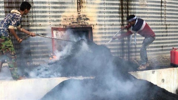 مليشيات الحوثي تجدد قصف مطاحن البحر الأحمر.. والحكومة تدين