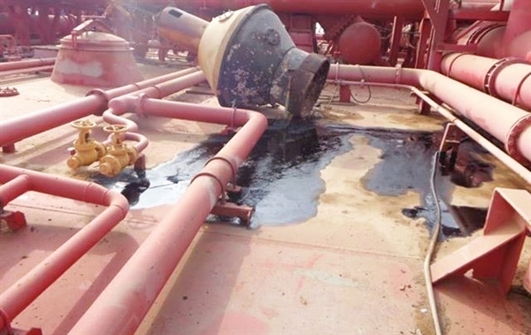 وزارة النفط: انفجار خزان صافر متوقع في أي لحظة ونحمل ميليشيات الحوثي المسؤولية