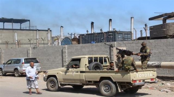 طقم تابع لمليشيات " طارق عفاش" يدهس أسرة كاملة في تعز