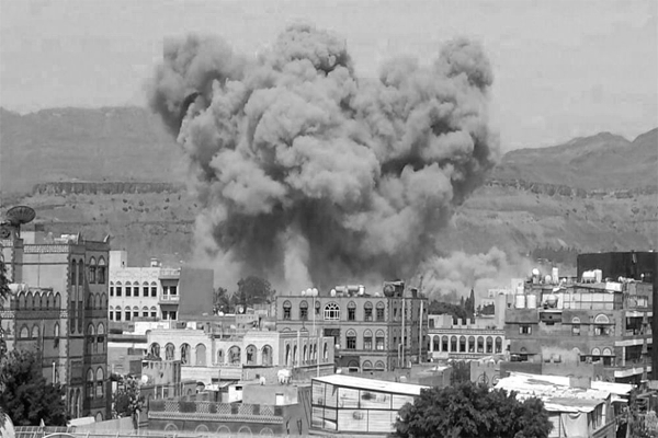 مقاتلات التحالف العربي تستهدف مخازن صواريخ وطائرات مسيرة في صنعاء