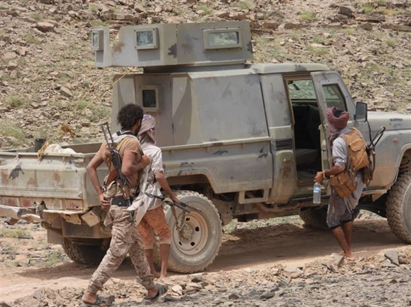 قوات الجيش تطارد مليشيات الحوثي باتجاه مفرق الجوف وطيران التحالف يدمر تعزيزاتها