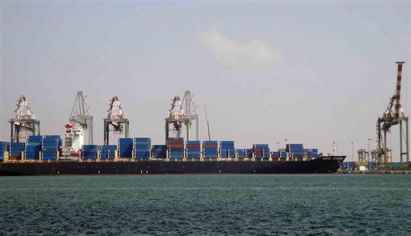 قوة إماراتية تنهب حاويات أموال في حضرموت.. واليمن: تصرف مرفوض وسيكون له تبعات