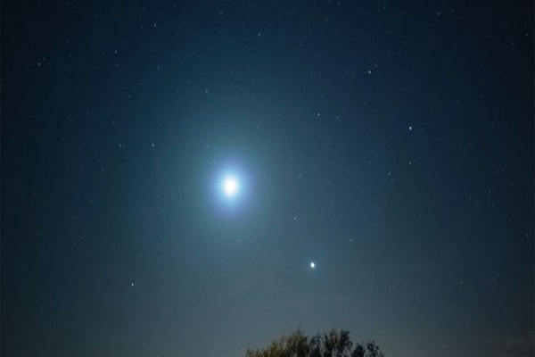 كقطعة من الألماس .. كوكب الزهرة يصل لذروة لمعانه فجر الجمعة