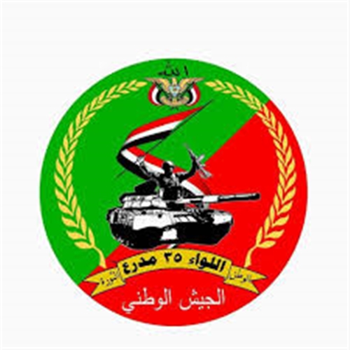 بحضور المحافظ وقائد المحور.. إجراء دور الاستلام والتسليم لقائد اللواء 35 مدرع بتعز