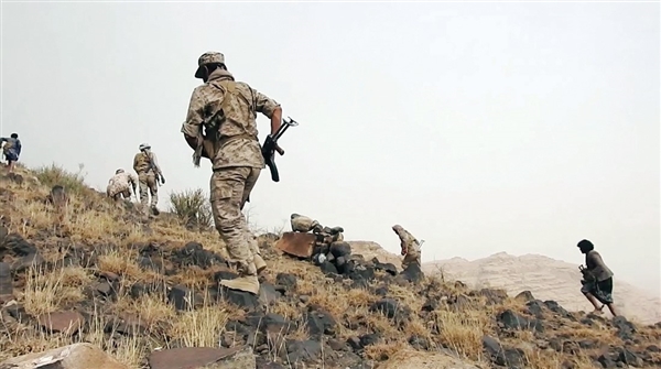 تحرير عدة مواقع بالبيضاء وعميد بالجيش يؤكد: المليشيا دفعت بالمئات إلى الهلاك