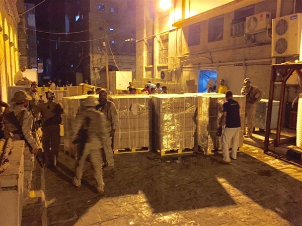 نهبتها سابقا.. مليشيات الانتقالي تعيد حاويات مالية للقوات السعودية بعدن