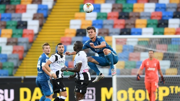 أودينيزي يخطف فوزًا دراميًا من يوفنتوس ويؤجل تتويجه بلقب الدوري الإيطالي