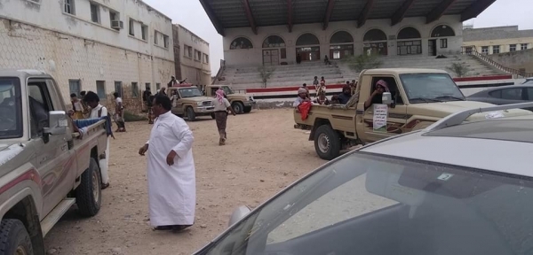 قبائل المهرة تغلق منافذ المحافظة وساحاتها قبيل مهرجان منتظر للانتقالي