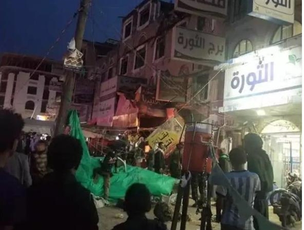 وفاة وإصابة 7 مواطنين جراء انهيار فندق شعبي في صنعاء