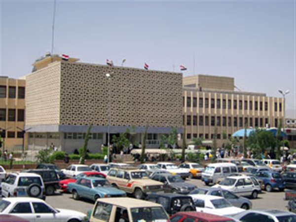 مليشيات الحوثي تفرض مبالغ كبيرة على المرضى بمستشفى الثورة وتضاعف معاناتهم