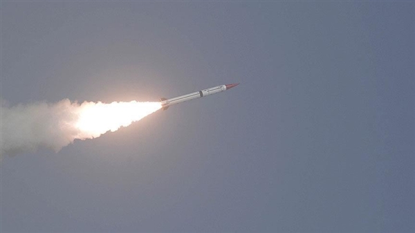 التحالف يعلن اعتراض صاروخ باليستي وطائرة مسيرة أطلقتهما المليشيا باتجاه السعودية