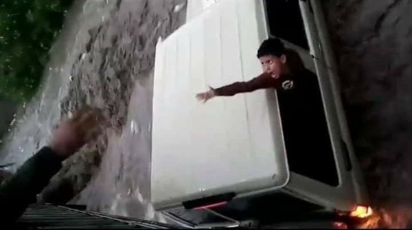 الحزن يجتاح مواقع التواصل الاجتماعي إثر وفاة أسرة كاملة غرقا في إب