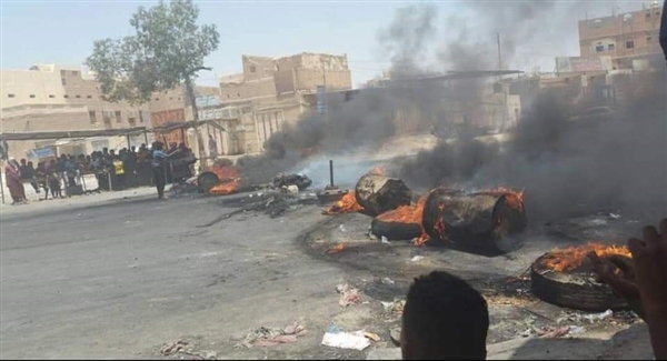 احتجاجات غاضبة تندد بتردي التيار الكهربائي بساحل حضرموت
