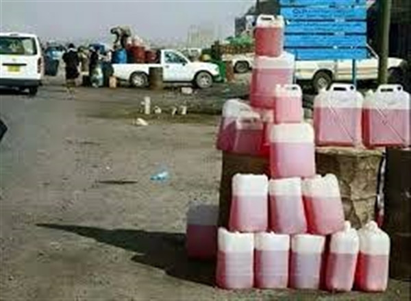 مليشيات الحوثي تواصل احتكار الوقود وتحوّل شوارع صنعاء إلى أسواق سوداء