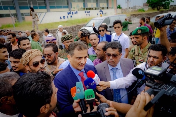 قادما من السعودية.. محافظ عدن يصل المحافظة بعد نحو شهر من تعيينه