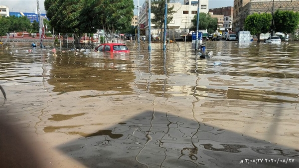 سيول الأمطار تغرق منازل ومحال تجارية في صنعاء ولا خسائر بشرية