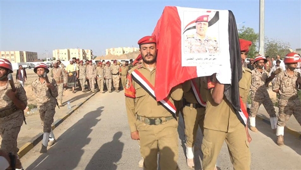 في موكب جنائزي مهيب.. تشييع جثمان اللواء ربيش بن علي وهبان العليي بمحافظة مأرب