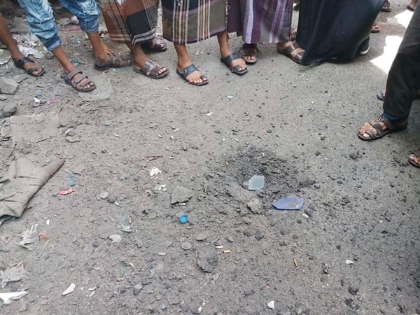 إصابة خمسة مواطنين بانفجار عبوة ناسفة وسط سوق شعبي في تعز