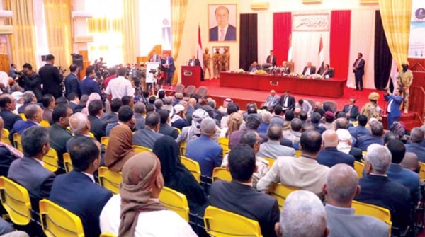 44 برلمانيا يطالبون الرئيس ونائبه والحكومة بسرعة العودة وإلغاء اتفاق ستوكهولم واستكمال التحرير