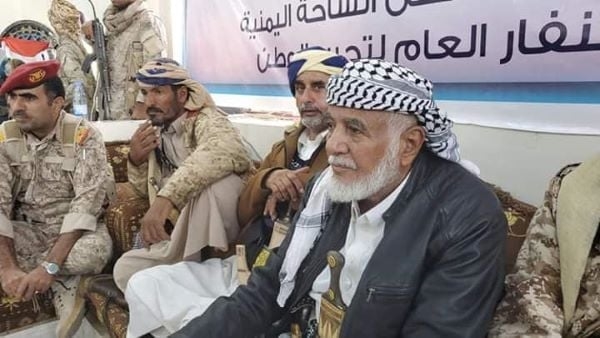 مأرب: قبائل “مراد” توقع وثيقة تجرّم المتعاونين مع المليشيا الحوثية