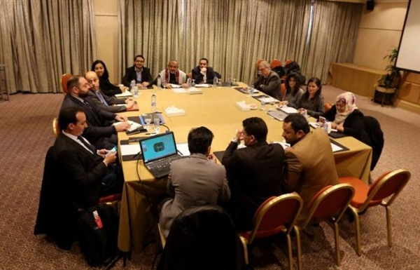 الوفد الحكومي يتوجه إلى جنيف لبحث ملف تبادل الأسرى والمعتقلين