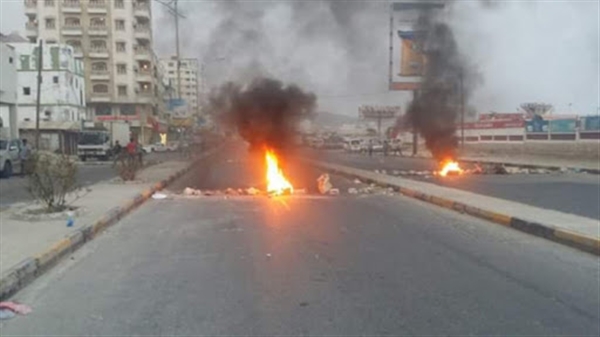 مظاهرة غاضبة في حضرموت تندد بتردي الخدمات واستمرار انقطاع الكهرباء