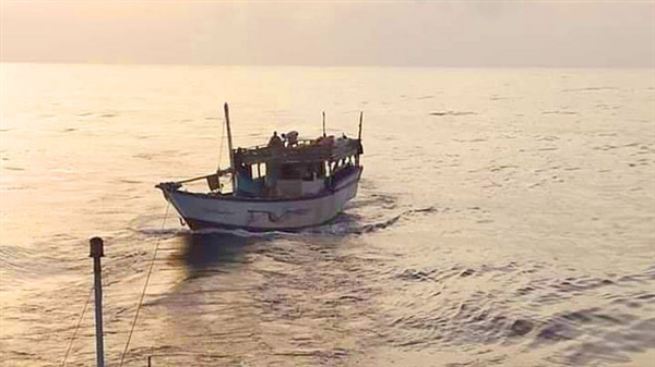 إنقاذ سفينة على متنها 11 راكباً بعد تعرضها لخلل فني قبالة شواطئ المهرة