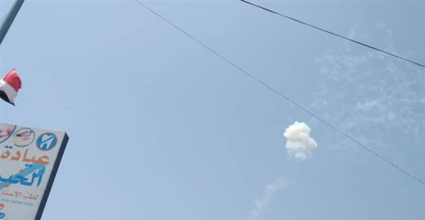 الدفاعات الجوية للتحالف العربي تعترض صاروخاً بالستياً في سماء مدينة المخا