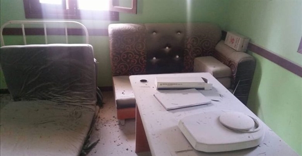 مليشيات الحوثي تقصف مركزاً صحياً في حي المنظر بمديرية الحوك وتُخلِّف خسائر مادية