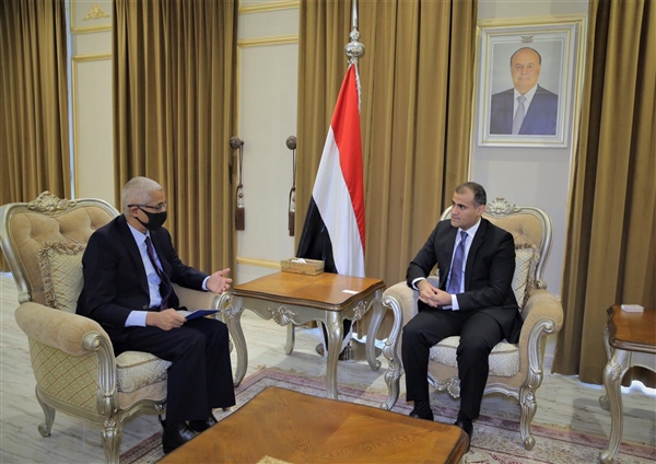 الحضرمي يشدد على أهمية تطبيع الأوضاع في سقطرى ويدعو الانتقالي لاحترام التزاماته