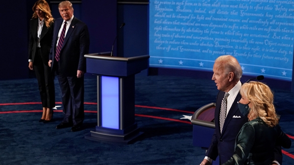 "فايننشال تايمز": الجماعات اليمينية المسلحة تهدد سلامة ونزاهة الانتخابات الأمريكية