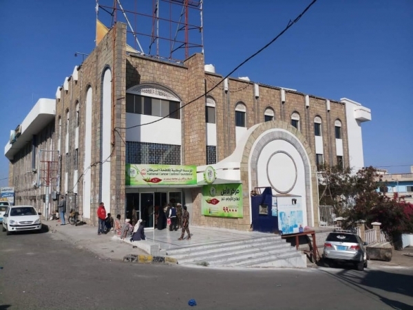 قصف حوثي يستهدف مستشفى في تعز وسقوط ضحايا