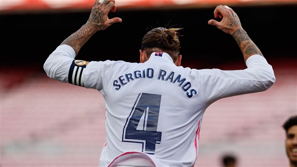 ريال مدريد يحقق فوزا ثمينا على برشلونة بثلاثية في كلاسيكو الدوري الإسباني