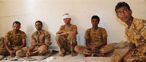 قوات الجيش تأسر عناصر حوثية بينهم قيادي وتستعيد أسلحة بالجوف