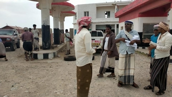 في ظل اتساع الأزمة.. مليشيا الانتقالي تمنع وصول باخرة مشتقات نفطية إلى سقطرى