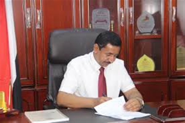 محافظ شبوة يوقع عقد إنشاء ميناء قنا التجاري بنظام ال (pot)